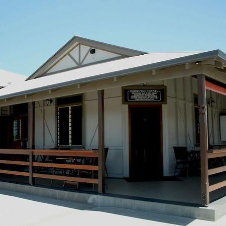 Merinda Village Hotel Bowen Exterior photo